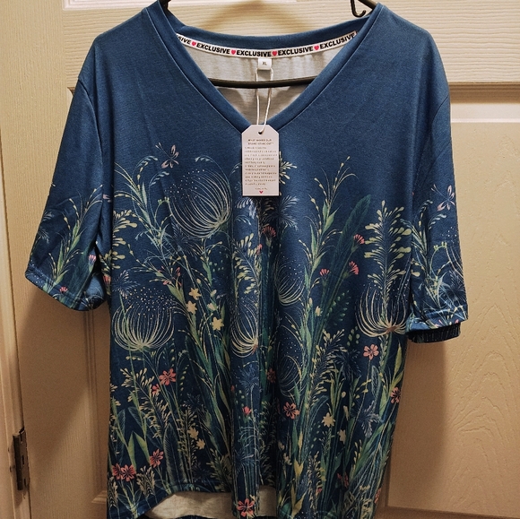 Exclusive brand Floral Blue Women's Top - Picture 1 of 4